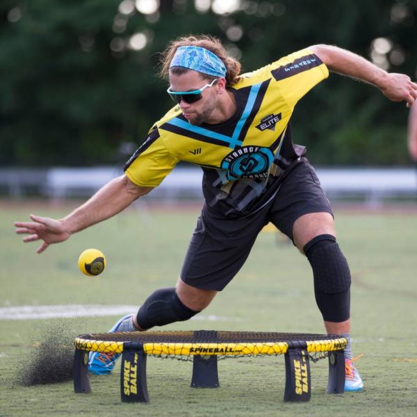 Spikeball Pro Kit player